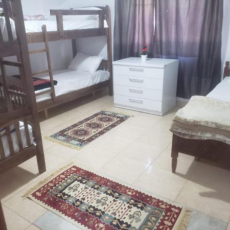 Hostel Split Rock 티라나 외부 사진
