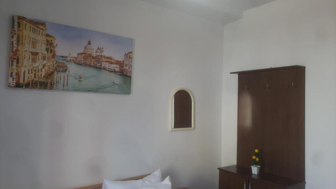 Hostel Split Rock 티라나 외부 사진