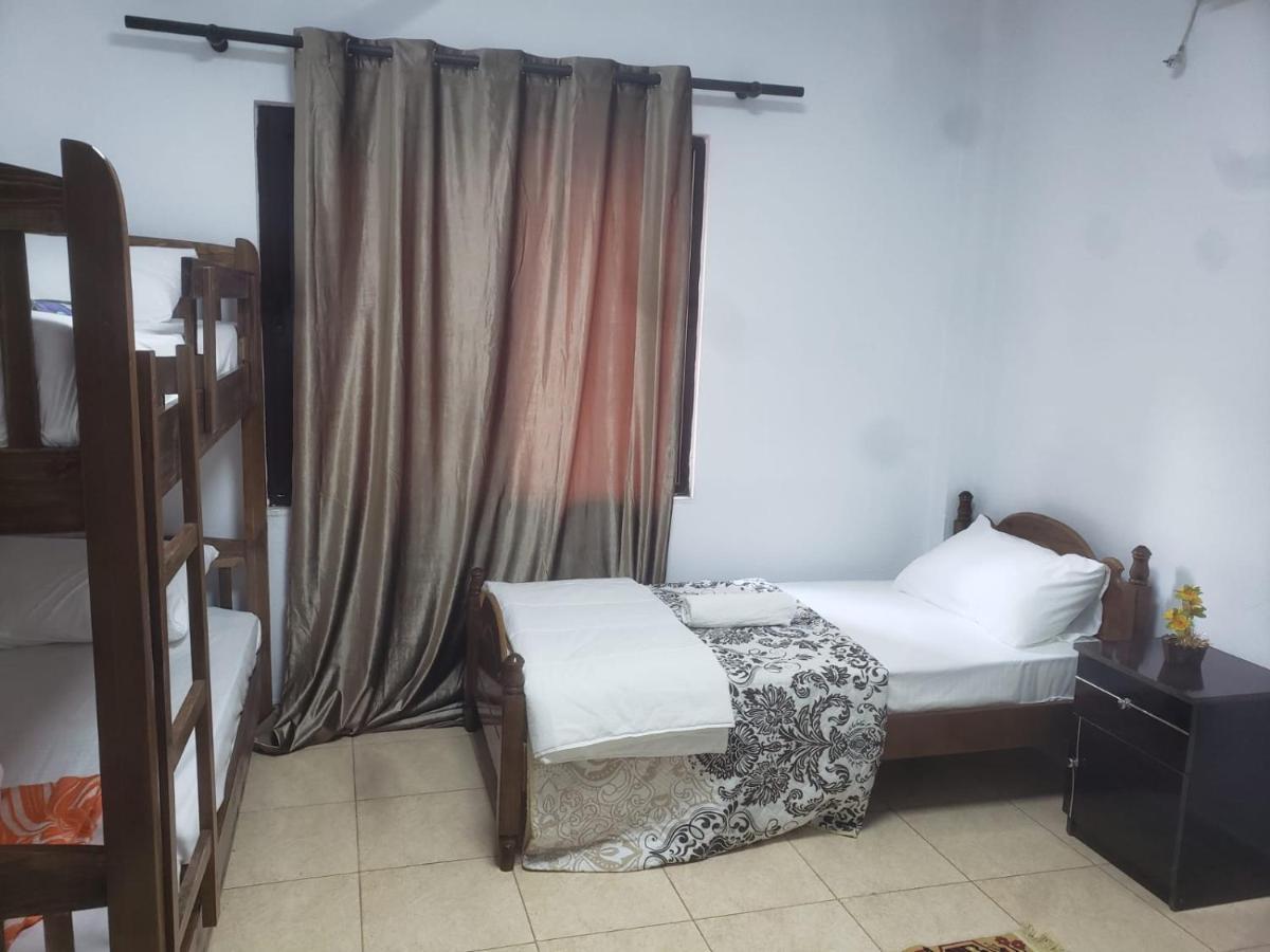 Hostel Split Rock 티라나 외부 사진
