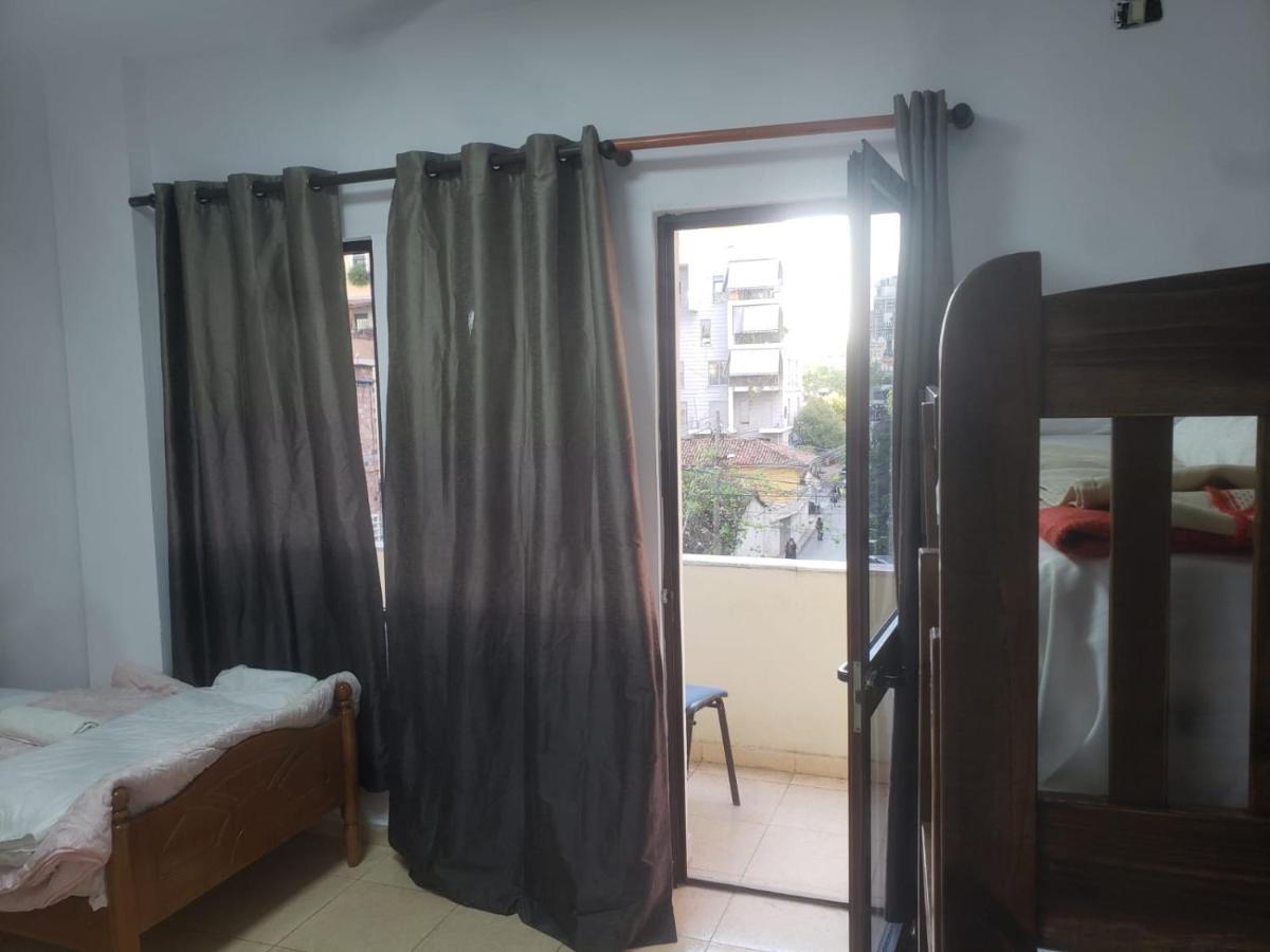 Hostel Split Rock 티라나 외부 사진