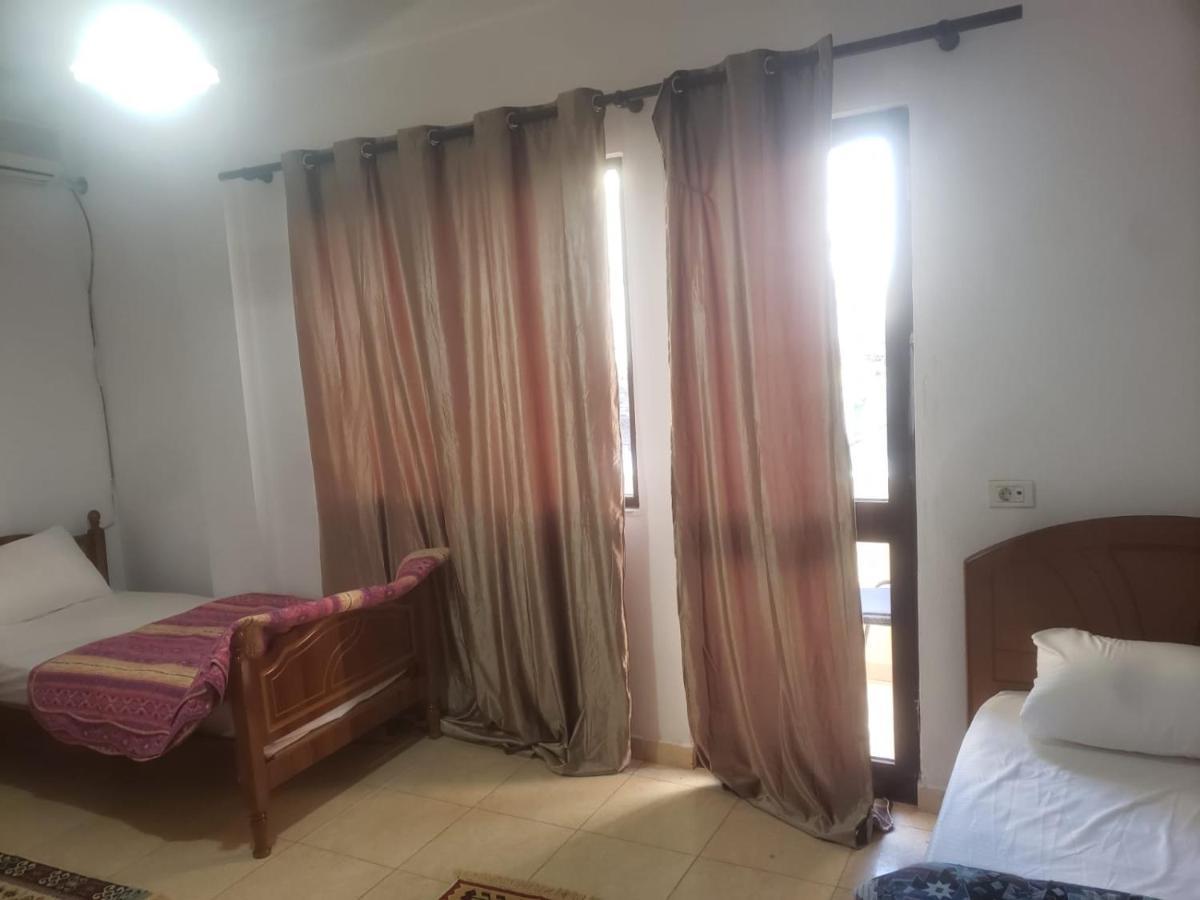 Hostel Split Rock 티라나 외부 사진