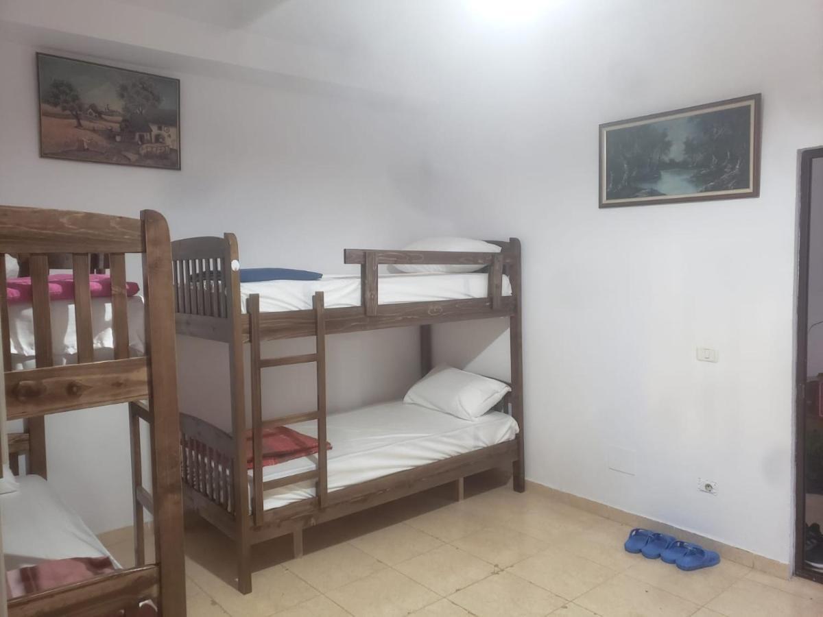 Hostel Split Rock 티라나 외부 사진