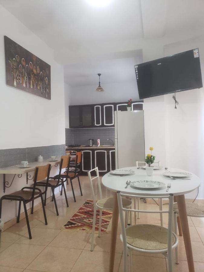 Hostel Split Rock 티라나 외부 사진