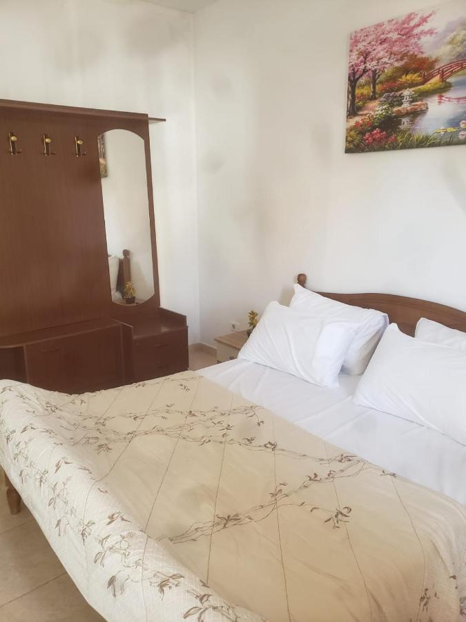 Hostel Split Rock 티라나 외부 사진