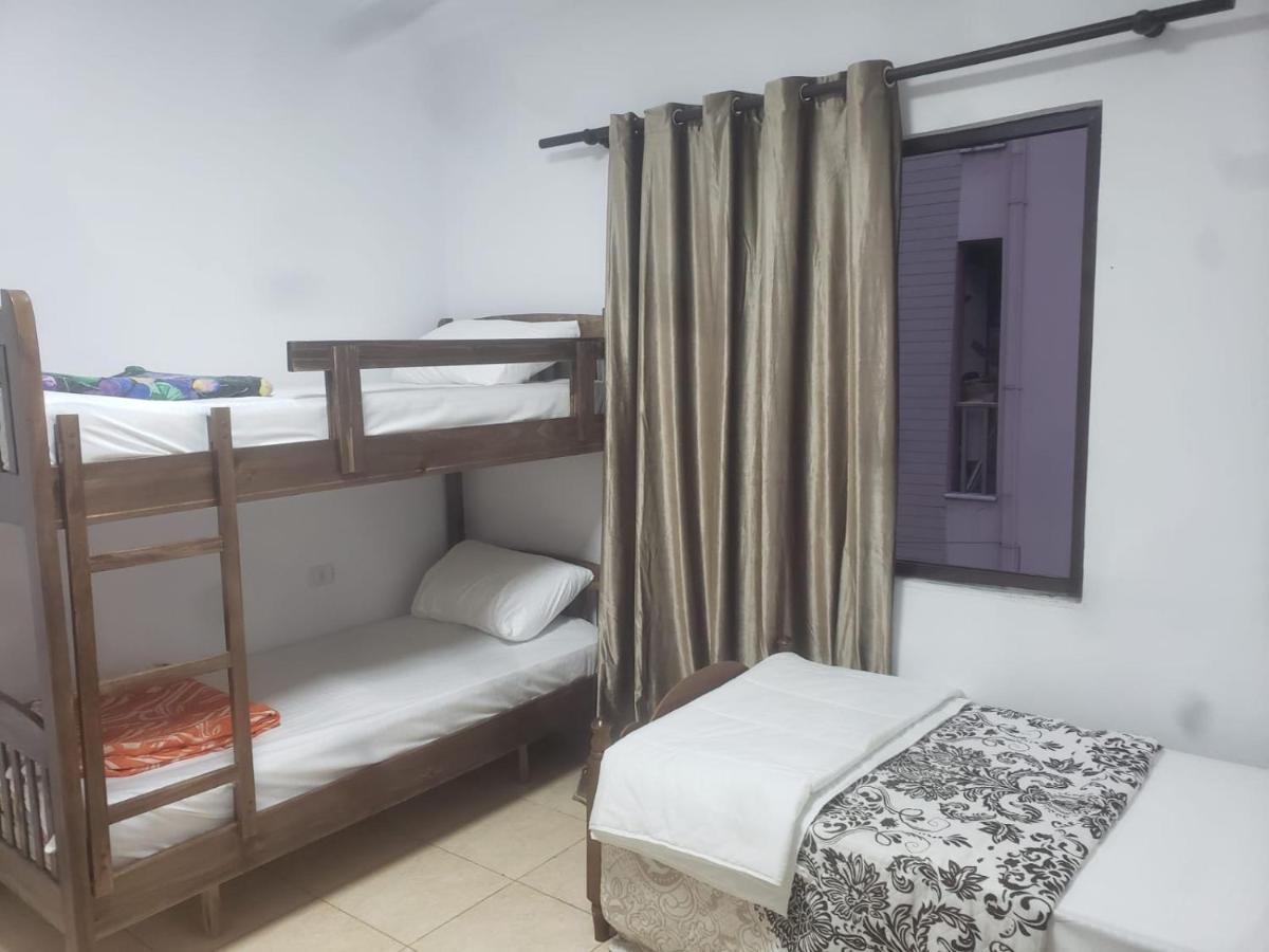 Hostel Split Rock 티라나 외부 사진